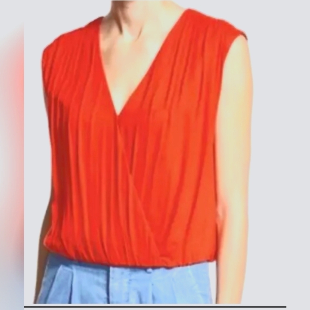 Alice and Olivia Orange top sleveless elastic waist, Lined, 100 % silk ptp 20.5"
